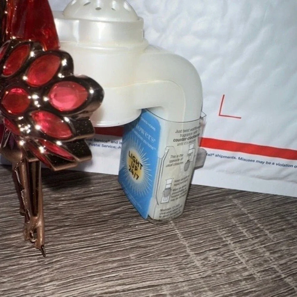 Bath and Body Works Wallflowers Flamingo Light Up Rose Gold Gemstone Plug